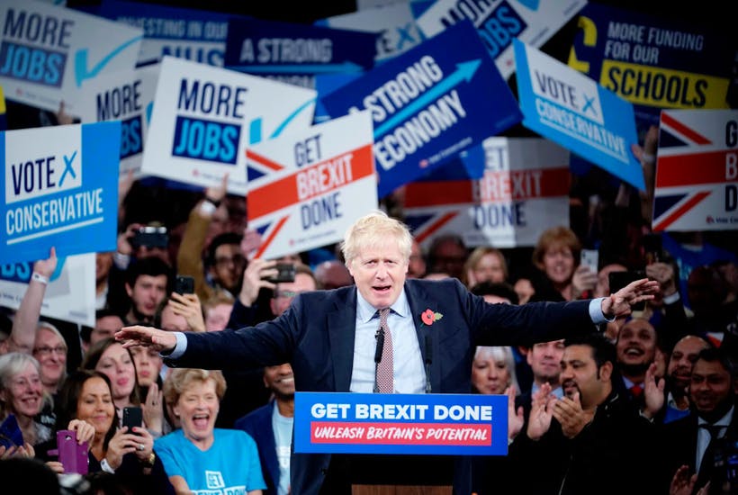 Boris Johnson s'adressant à la foule au lancement de la campagne électorale 2019 des conservateurs
